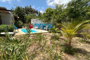 Kaya Salsa huis yard 2