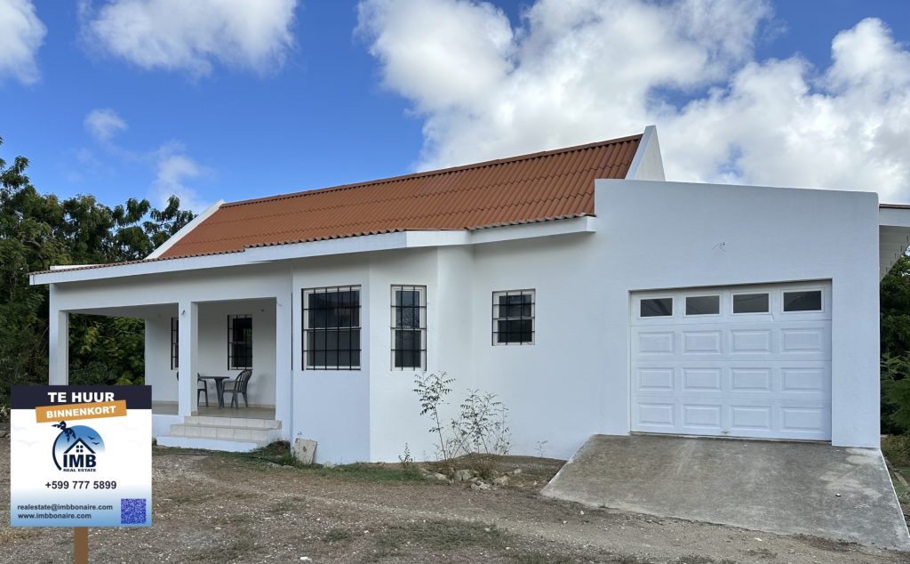 Kaya Kitara Front view NL